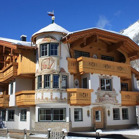 Hotel Ferienschloessl Harmonie Holzgau Exterior foto