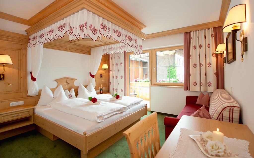 Hotel Ferienschloessl Harmonie Holzgau Habitación foto