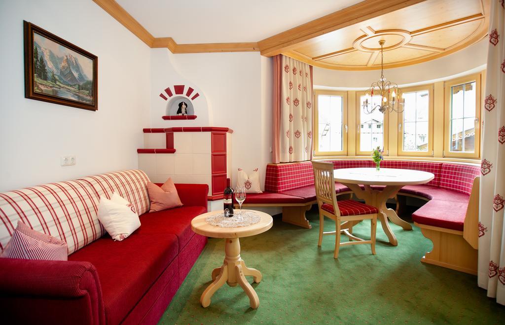 Hotel Ferienschloessl Harmonie Holzgau Habitación foto
