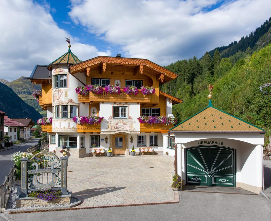 Hotel Ferienschloessl Harmonie Holzgau Exterior foto