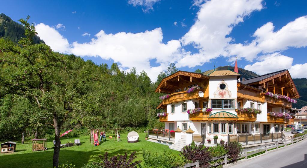 Hotel Ferienschloessl Harmonie Holzgau Exterior foto