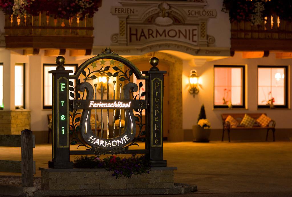 Hotel Ferienschloessl Harmonie Holzgau Exterior foto