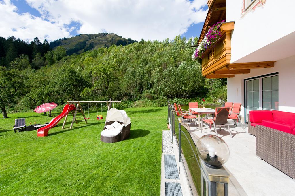 Hotel Ferienschloessl Harmonie Holzgau Exterior foto
